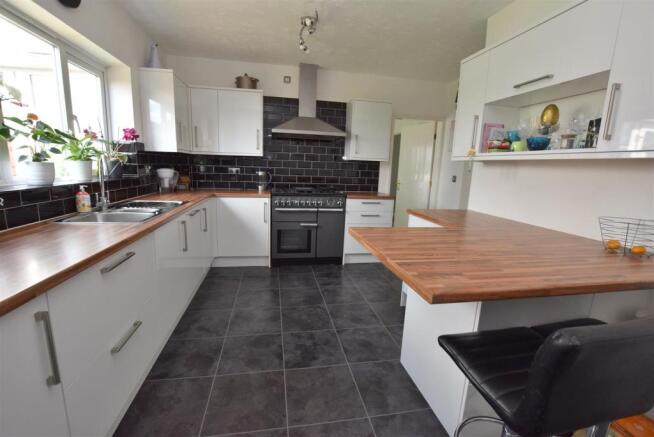 Contemporary Breakfast Kitchen