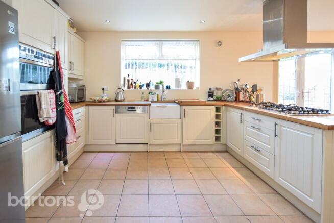 4 bed House for sale Image 9