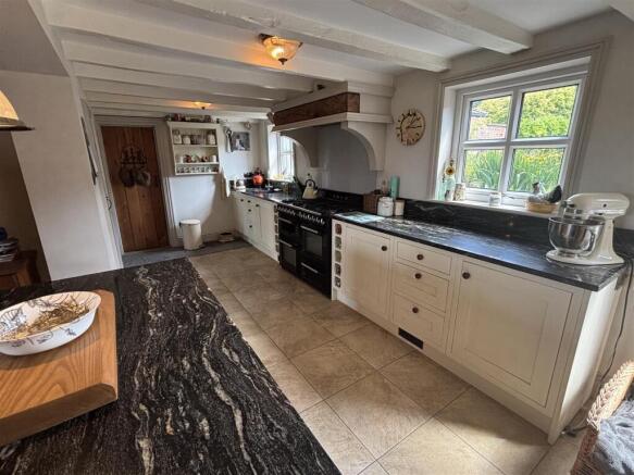 3 bed Semi-Detached for sale Image 4