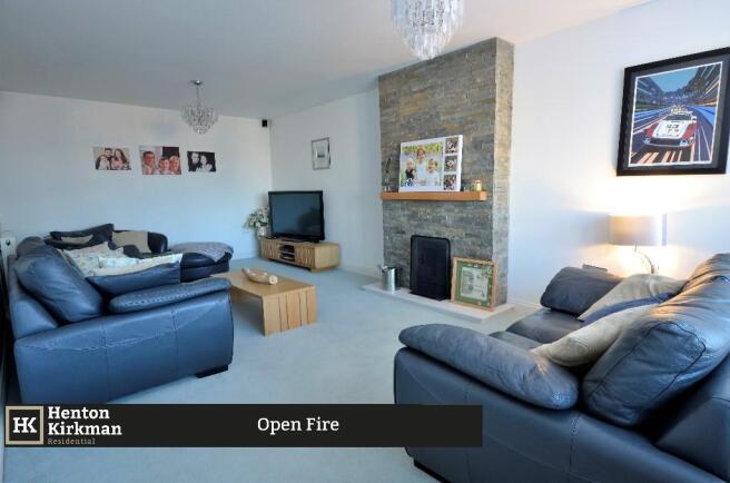 FEATURE FIREPLACE