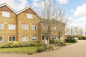 37, Kempton Court, Sunbury-on-thames TW16 5PA