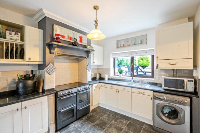 3 bed Semi-Detached for sale Image 10