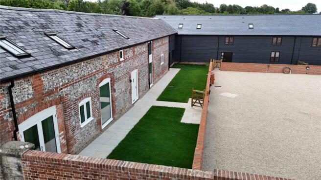 3 Egbury Barns Front