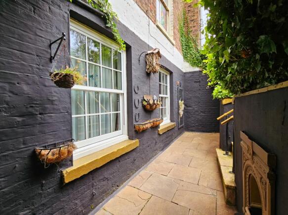 2 bed Flat for sale Image 7