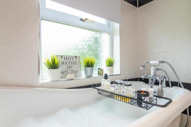 Roll top bath