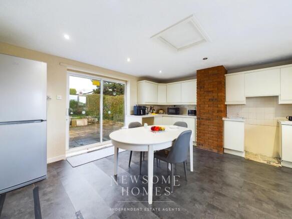 Kitchen/ Dining Room