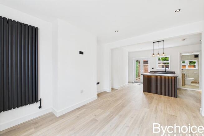 CAM05454G0-PR0004-STILL005