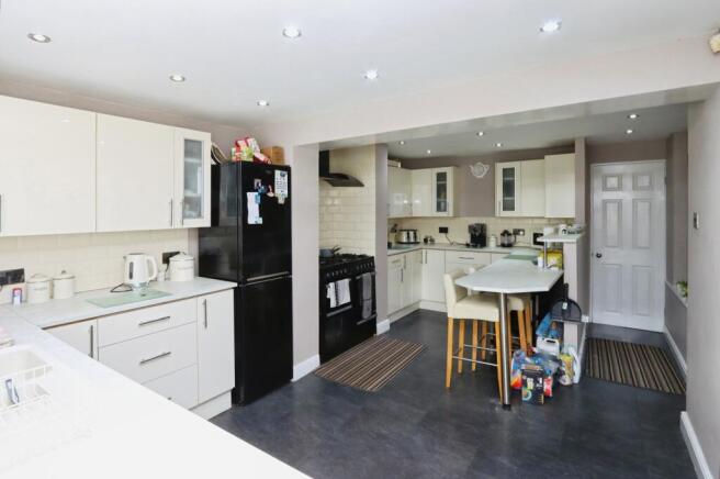 3 bed Semi-Detached for sale Image 8
