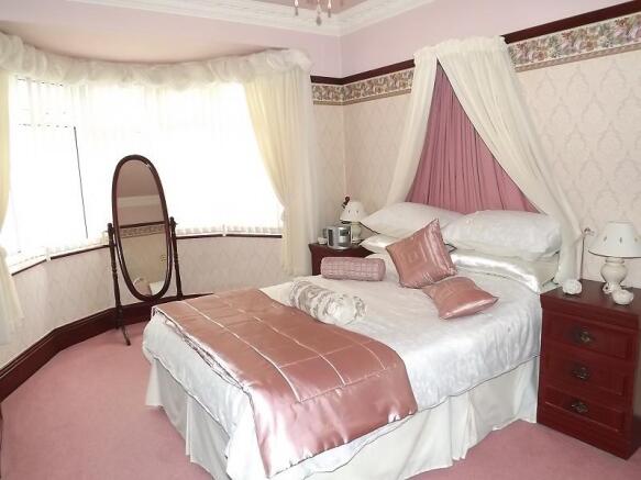 FRONT DOUBLE BEDROOM ONE