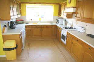 L-SHAPED DINING KITCHEN