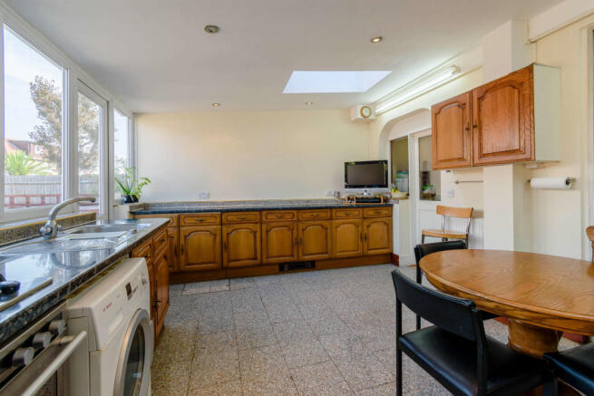 8435965-interior04-800
