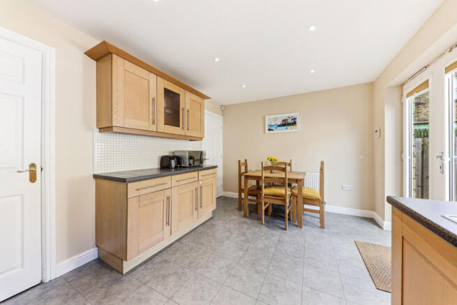 3 bed Town House for sale Image 6