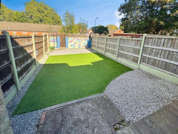 3 bed Semi-Detached to rent Image 10