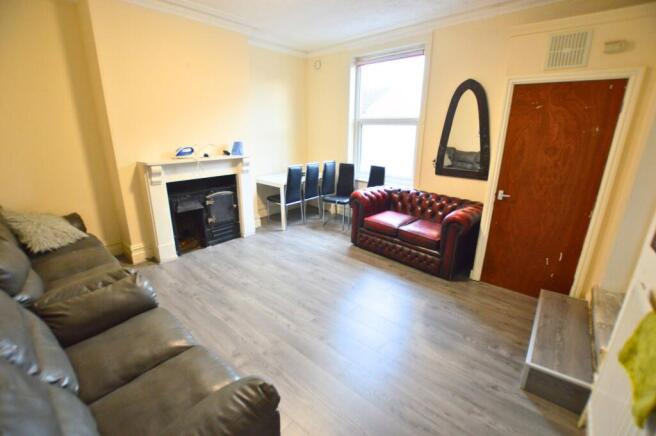 7 bed Terraced to rent Image 4