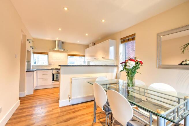 DUAL ASPECT DINING KITCHEN
