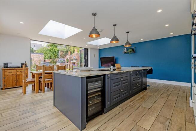 Kitchen / Breakfast Room