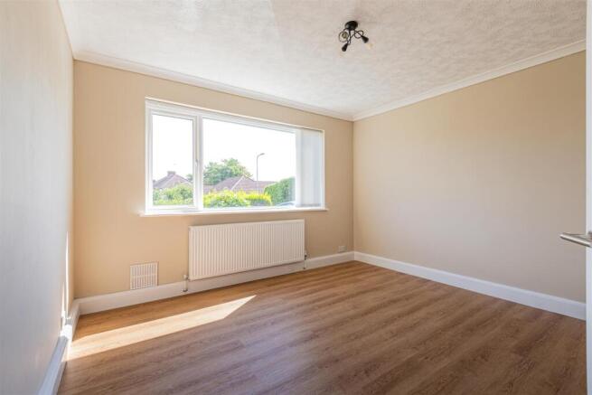 Carisbrooke Way 13a-15.jpg
