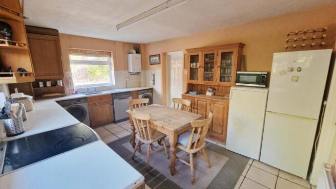 Kitchen2.jpg