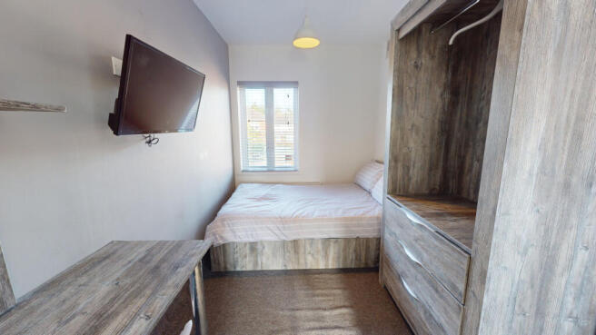 4 bed House to rent Image 6