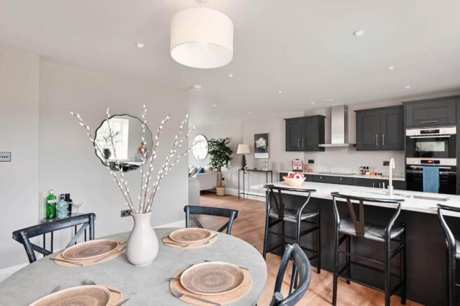 4 bed House for sale Image 5