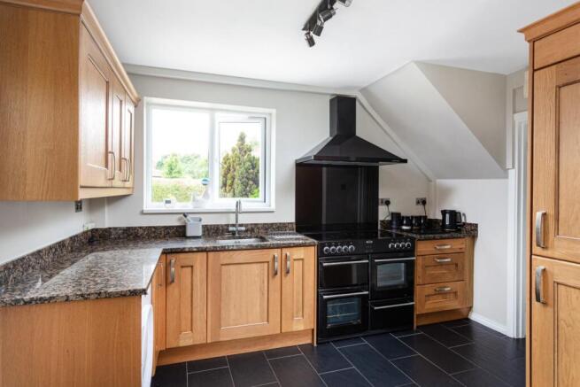 3 bed Semi-Detached for sale Image 7