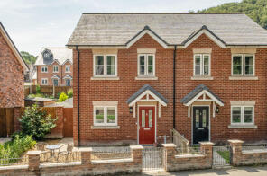 17, St Michaels Drive, Kerry, Newtown SY16 4FD
