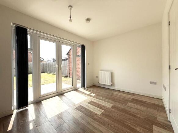 Whitfield Crescent, Copthorne Keep, Shrewsbury photo 4
