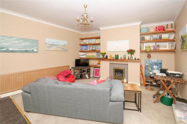 3 bed End of Terrace to rent Image 4