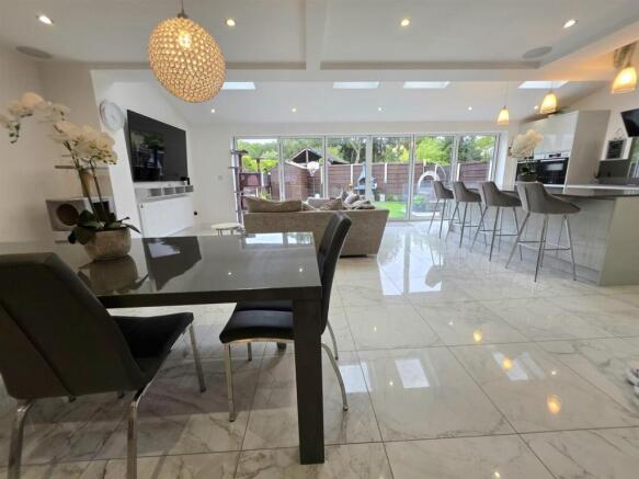 Open-plan Dining/Kitchen/Family Room