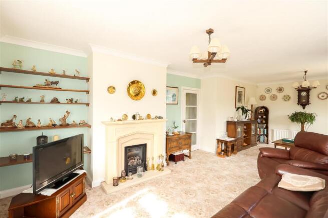 4 bed Detached for sale Image 7