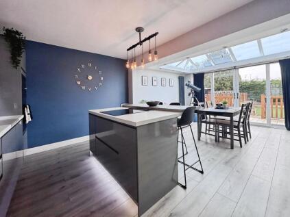 Kenmore Avenue, Cleckheaton, BD19