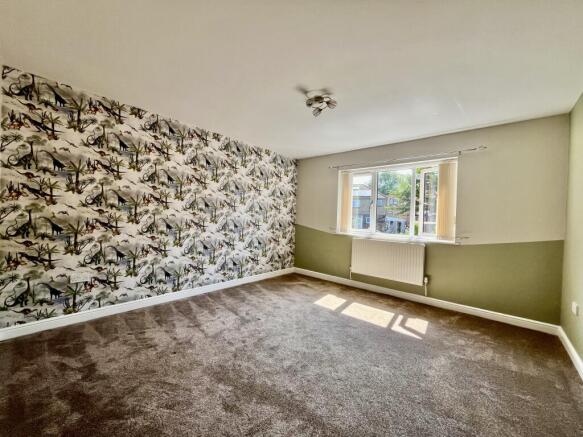 5 bed Detached to rent Image 12