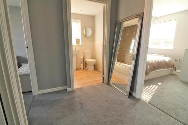 FIRST FLOOR LANDING
