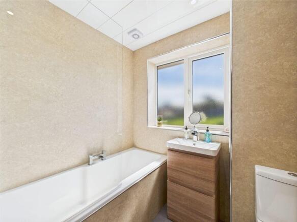 4 bed Detached for sale Image 10