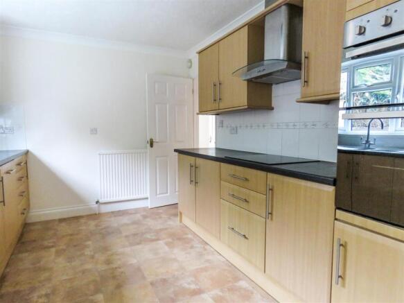 Kitchen 2.JPG