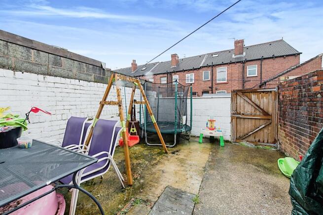 2 bed Terraced to rent Image 8