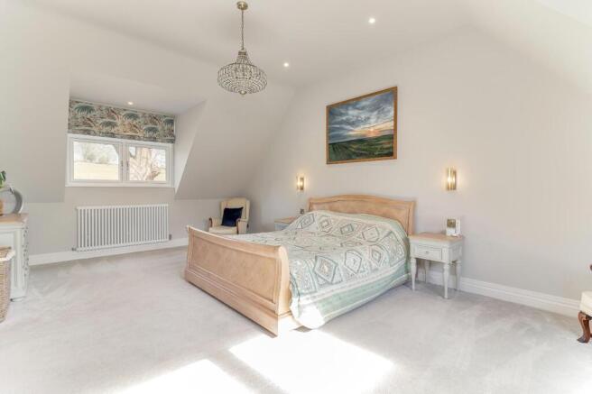 6 bed House for sale Image 7