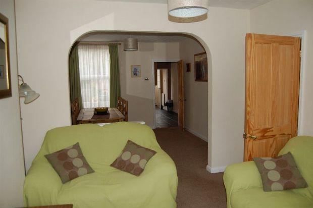 LOUNGE/DINING ROOM