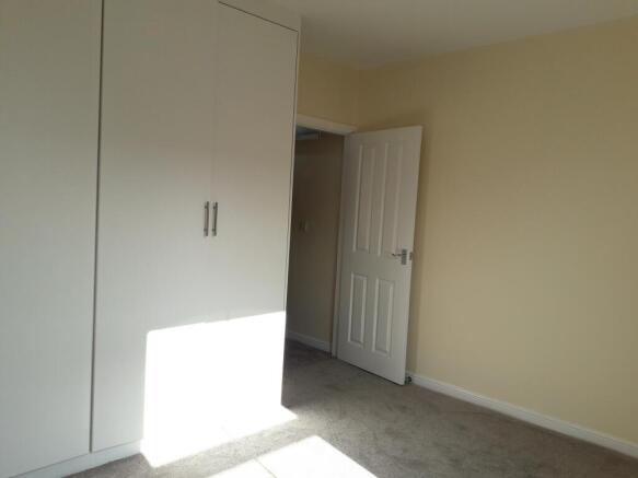 2 bed Terraced to rent Image 5