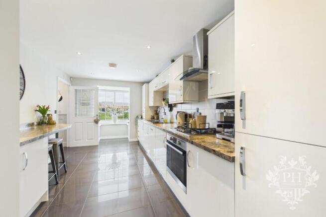 4 bed Detached for sale Image 4