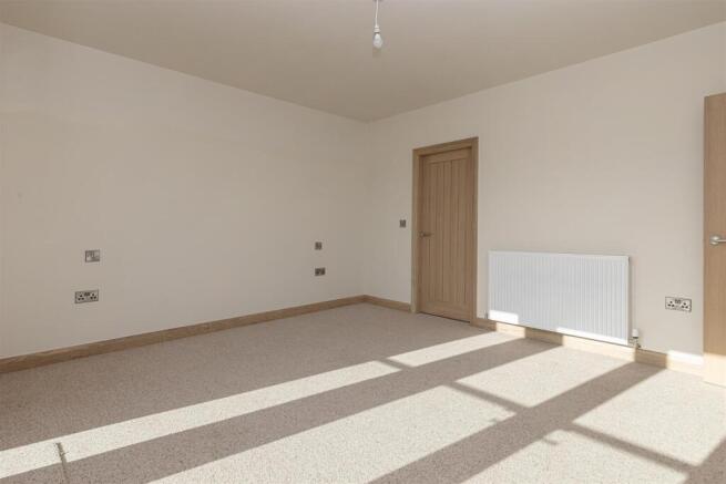 4 bed Detached for sale Image 8