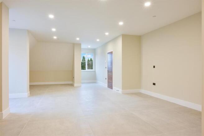 FLAT 7 WINSCOMBE COURT- (2).jpg