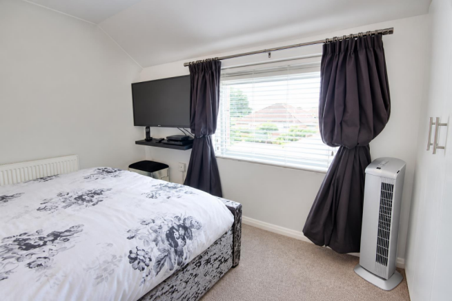 2 bed Terraced to rent Image 5