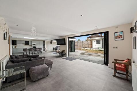 Browning Avenue, Worcester Park, KT4