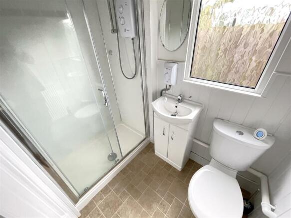 GROUND FLOOR SHOWER ROOM