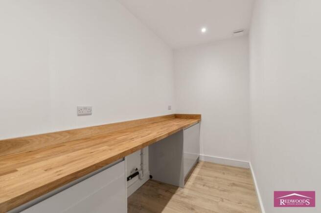 5 bed Semi-Detached for sale Image 10