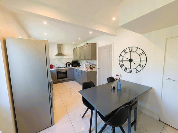 3 bed Semi-Detached for sale Image 5