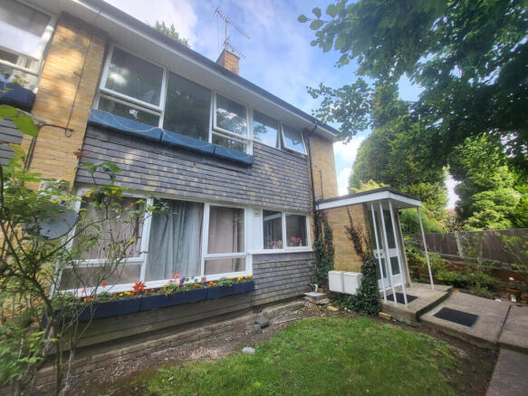 Large 2 bed Maisonette to rent available early De