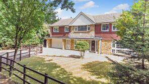 4, Barn Close, Farnham Common SL2 3JB