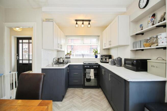 3 bed Semi-Detached for sale Image 3